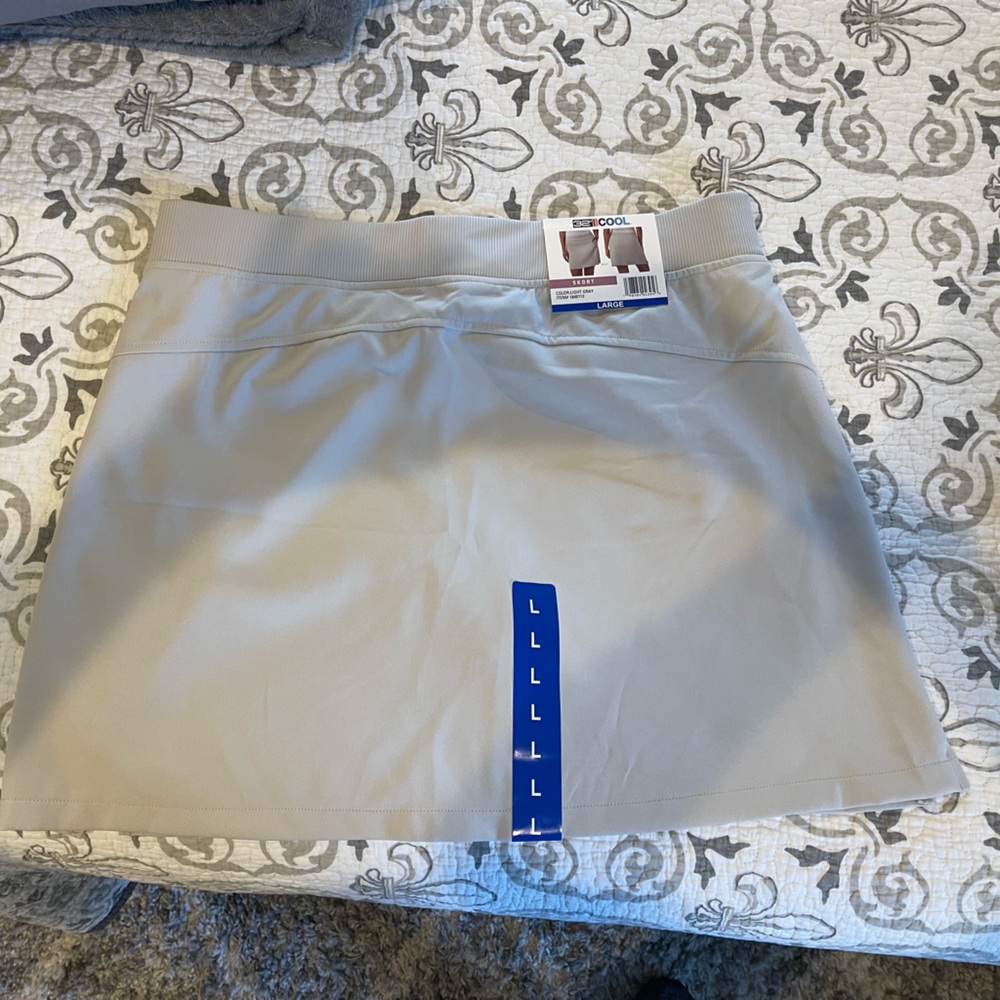 32 Degrees Women's Skort in Light Tan - Picture 2 of 6